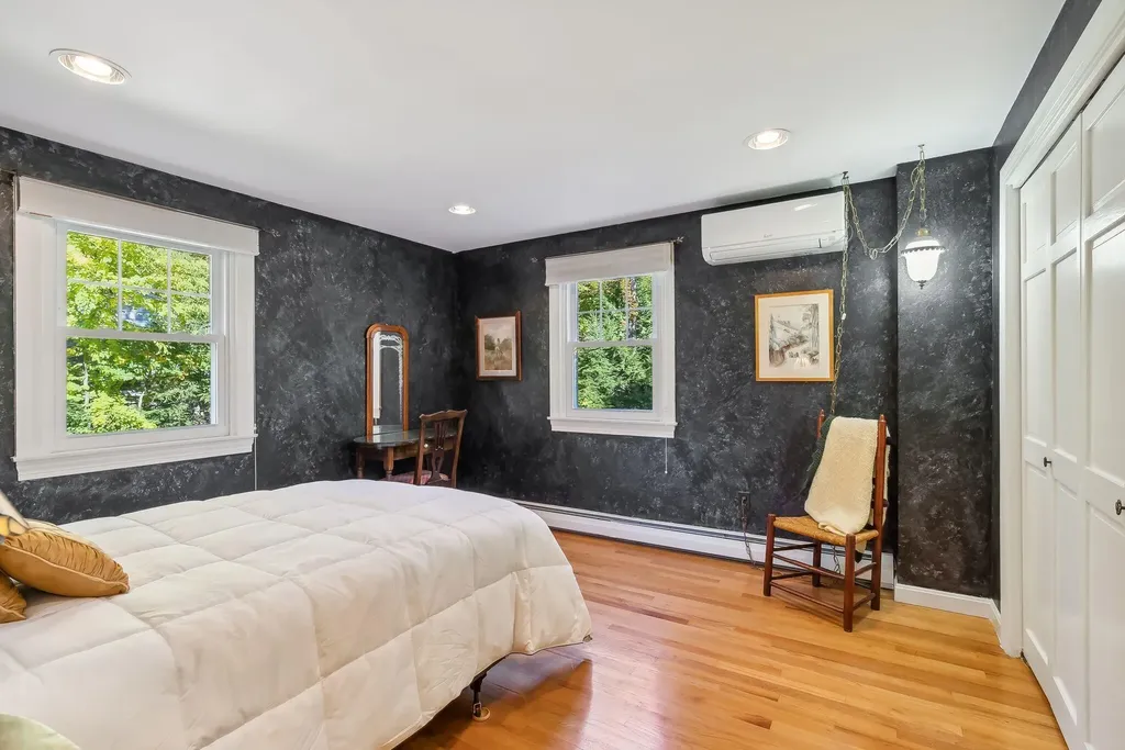 16 Brookside Drive Falmouth ME 04105