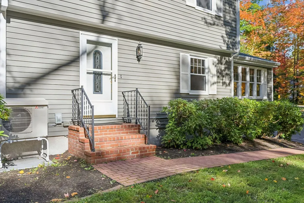 16 Brookside Drive Falmouth ME 04105