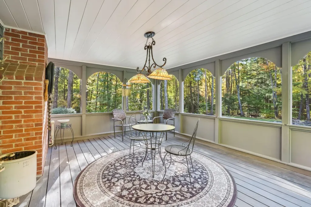 16 Brookside Drive Falmouth ME 04105