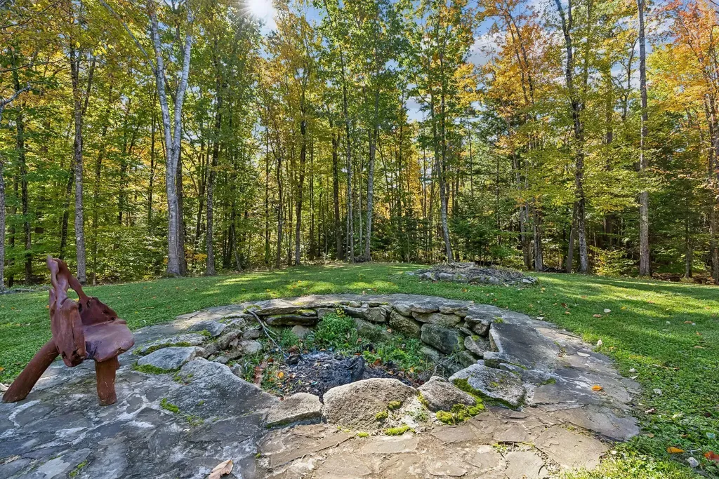 16 Brookside Drive Falmouth ME 04105
