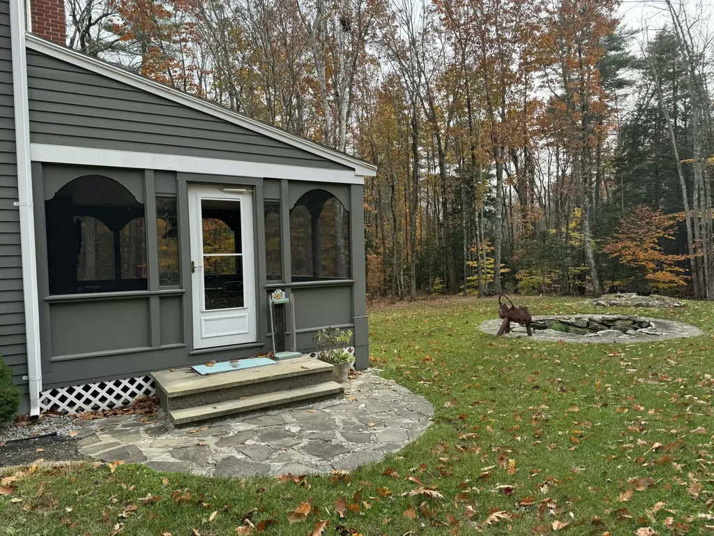 16 Brookside Drive Falmouth ME 04105