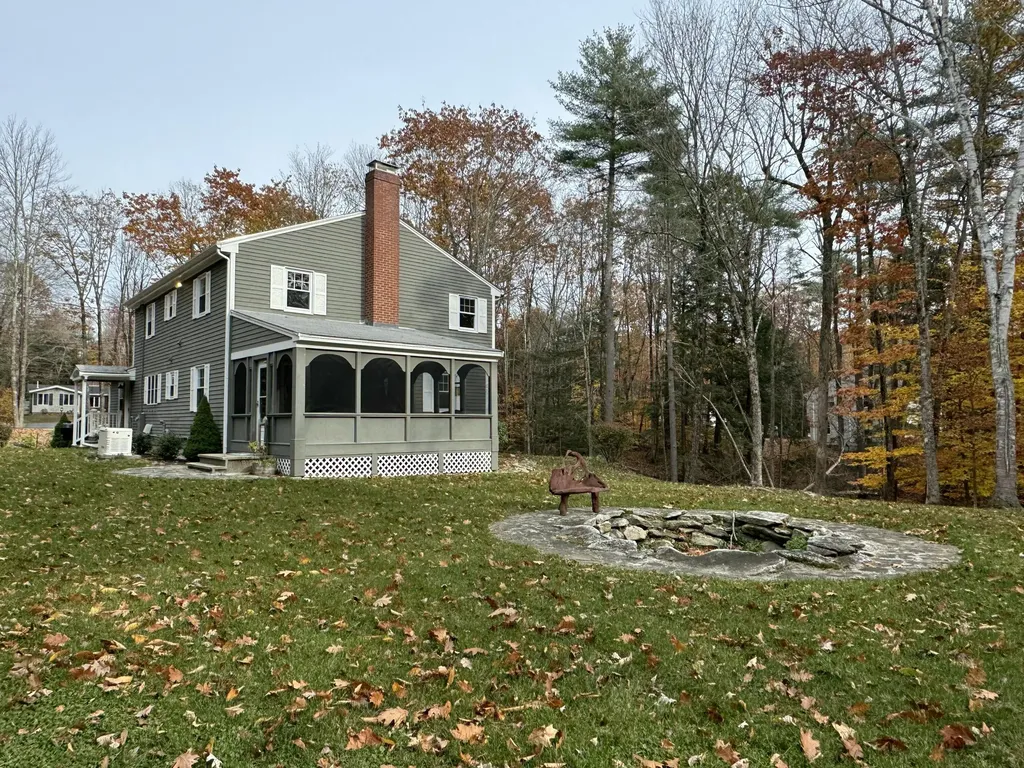 16 Brookside Drive Falmouth ME 04105