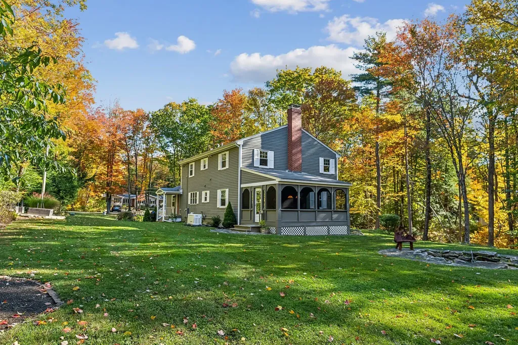 16 Brookside Drive Falmouth ME 04105