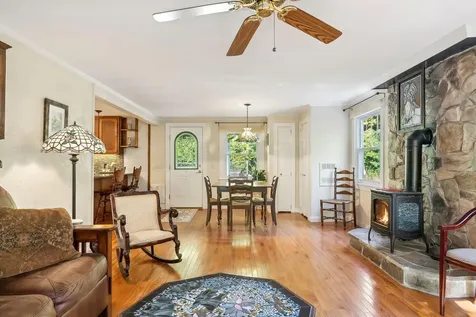 16 Brookside Drive Falmouth ME 04105
