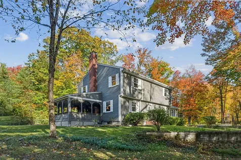 16 Brookside Drive Falmouth ME 04105