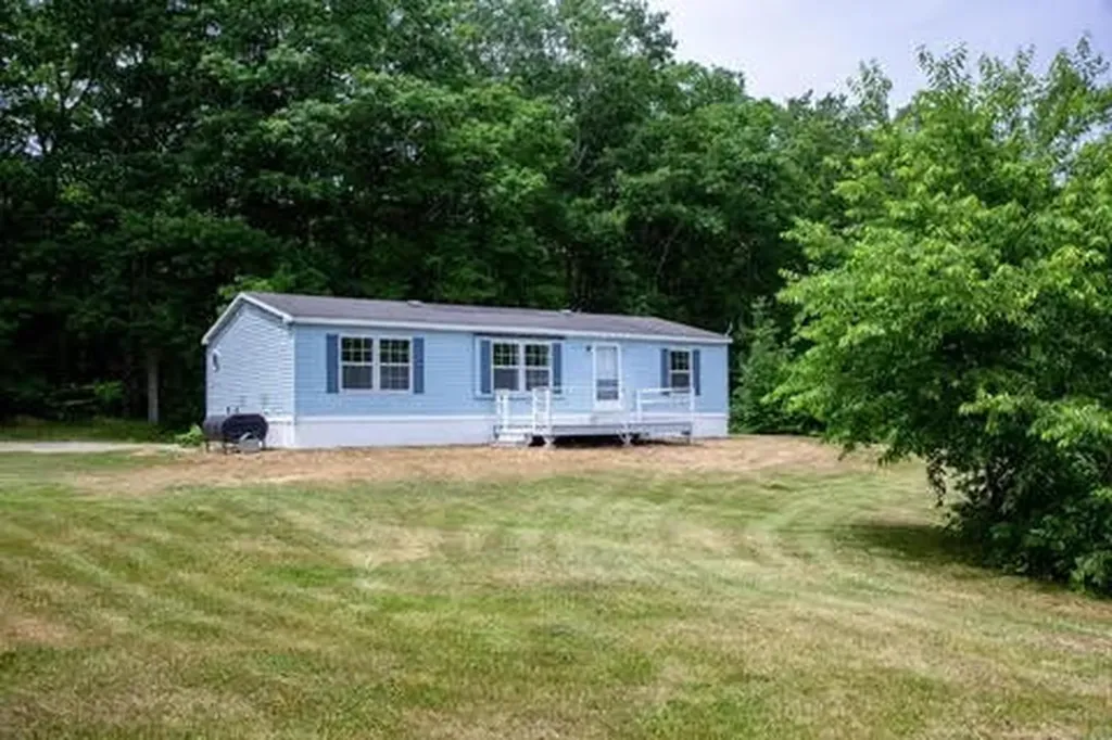 211 Middle Road Warren ME 04864