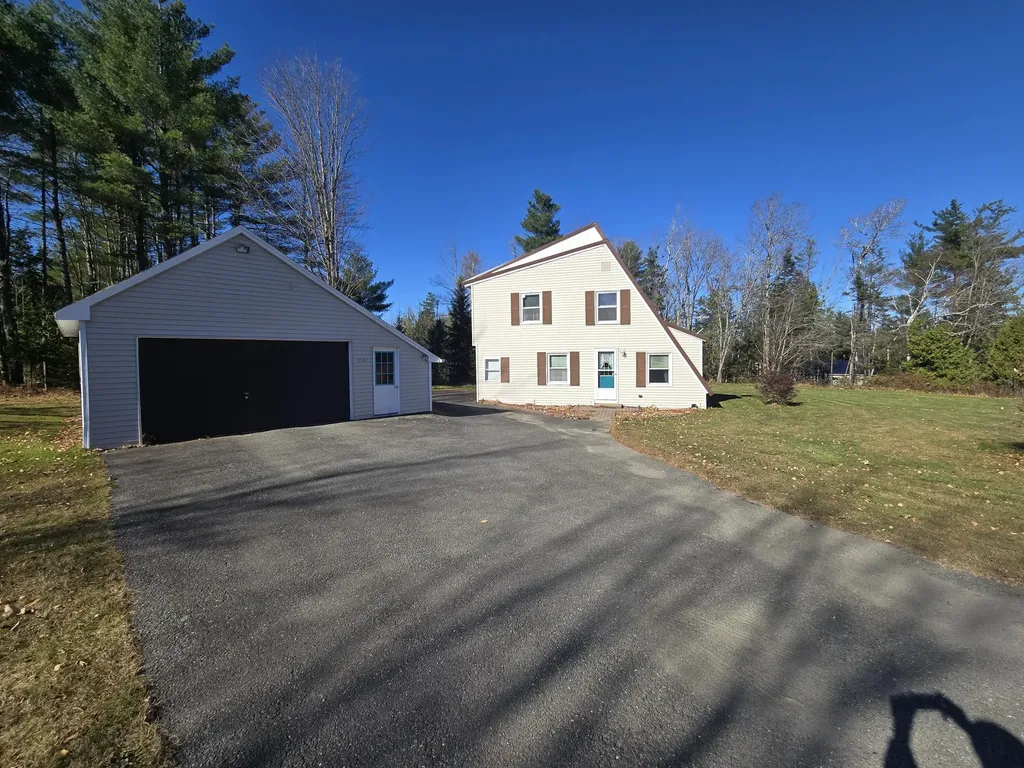 1084 Pushaw Road Glenburn ME 04401