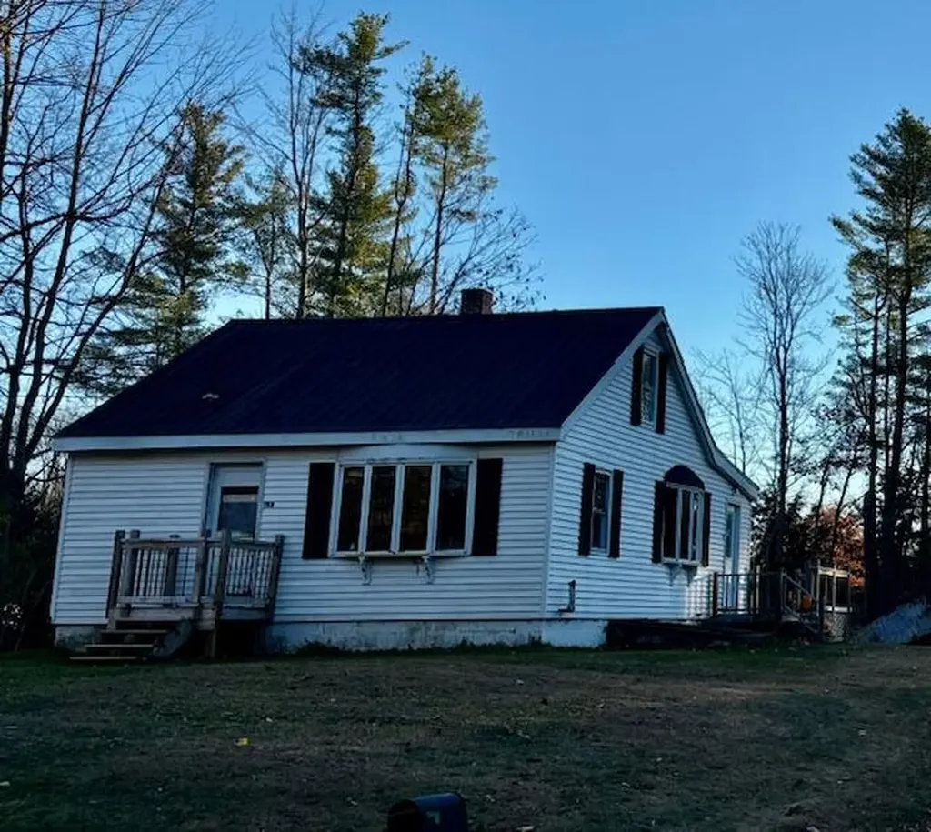 186 Stanley Road Readfield ME 04355