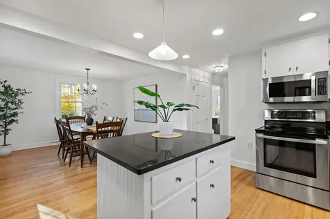 305 Fowler Road Cape Elizabeth ME 04107