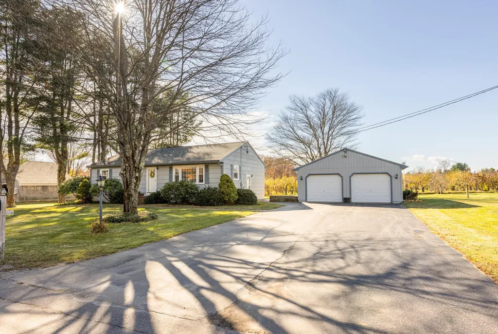 6 Lawn Avenue Cumberland ME 04021