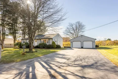 6 Lawn Avenue Cumberland ME 04021