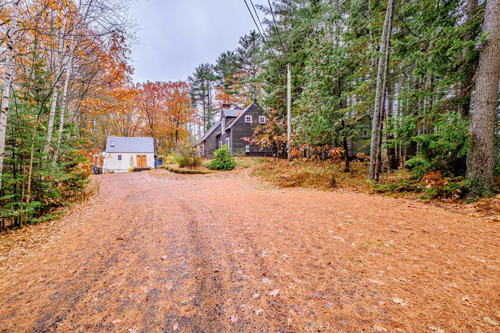 62 Woodward Point Road Brunswick ME 04011