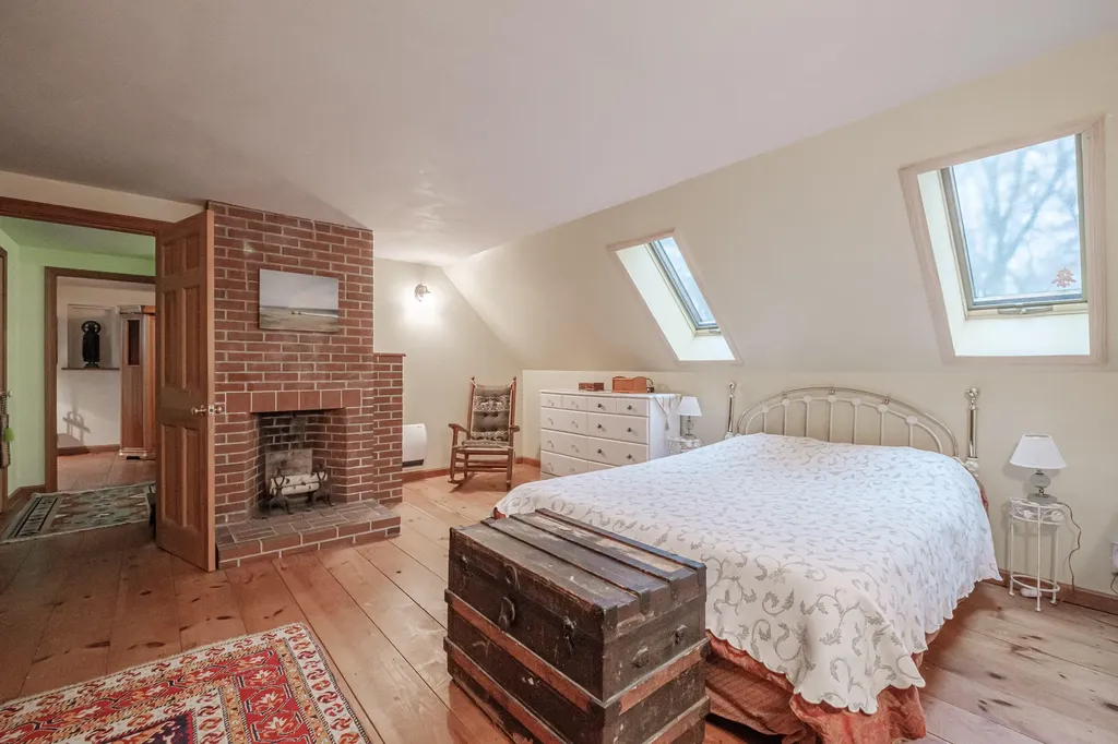 62 Woodward Point Road Brunswick ME 04011