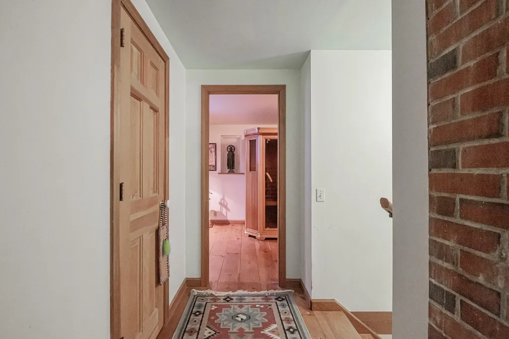 62 Woodward Point Road Brunswick ME 04011