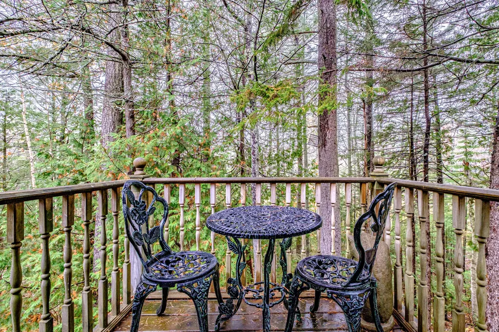 62 Woodward Point Road Brunswick ME 04011