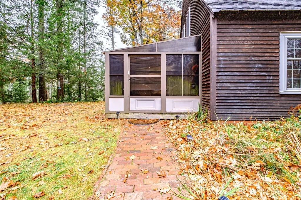 62 Woodward Point Road Brunswick ME 04011