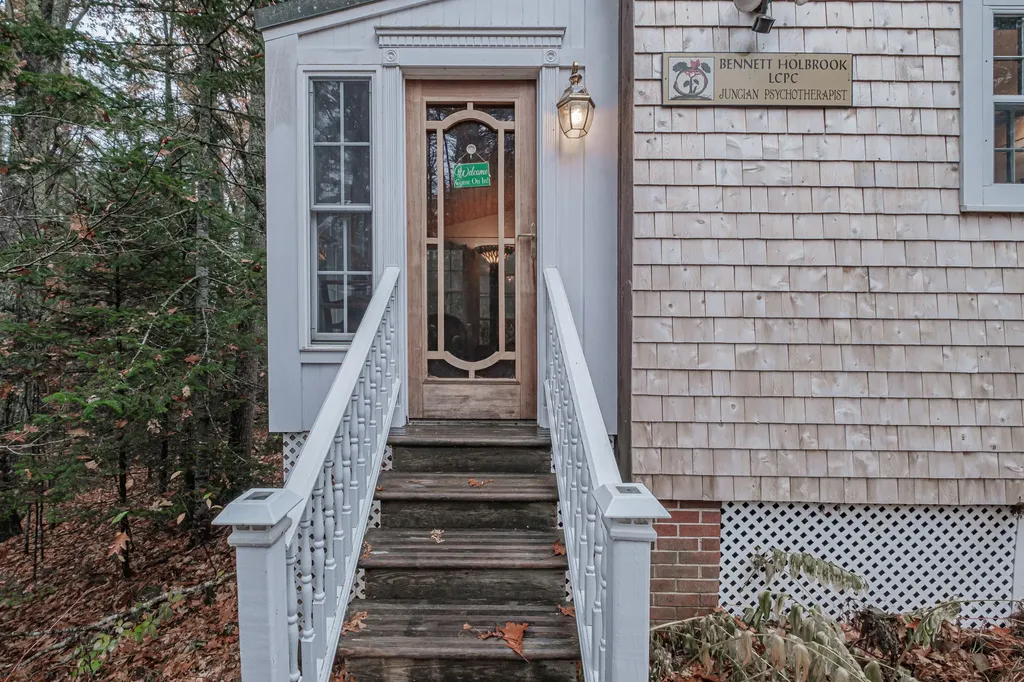 62 Woodward Point Road Brunswick ME 04011