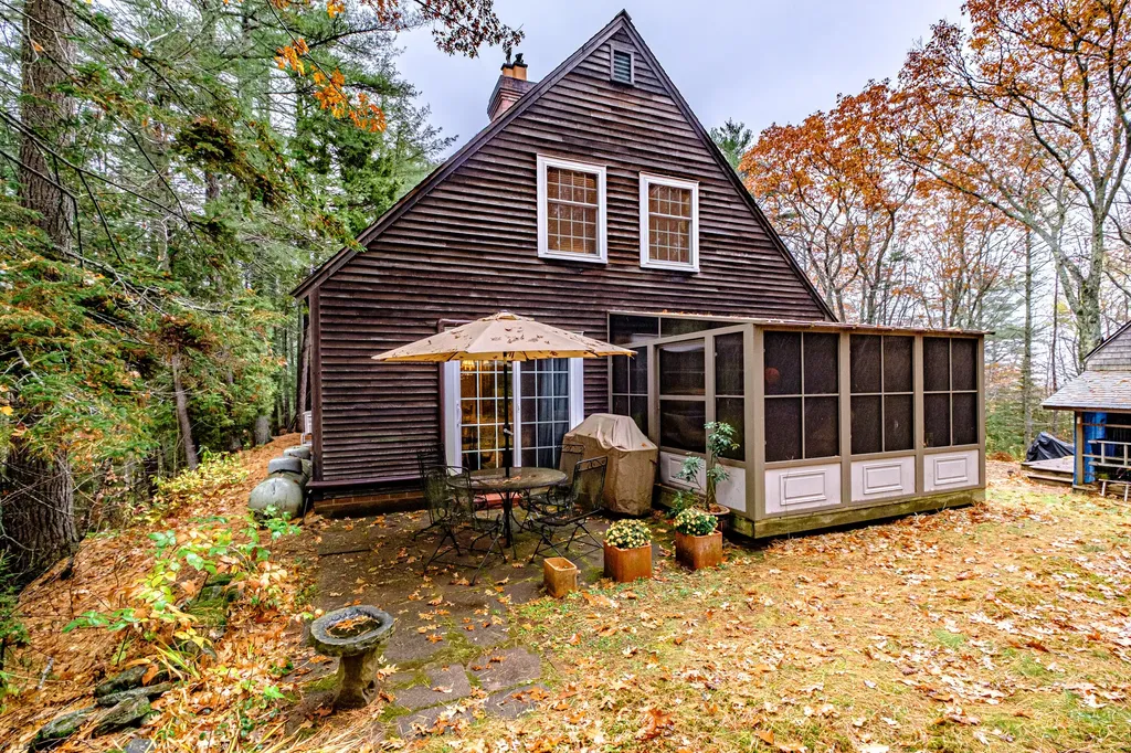 62 Woodward Point Road Brunswick ME 04011