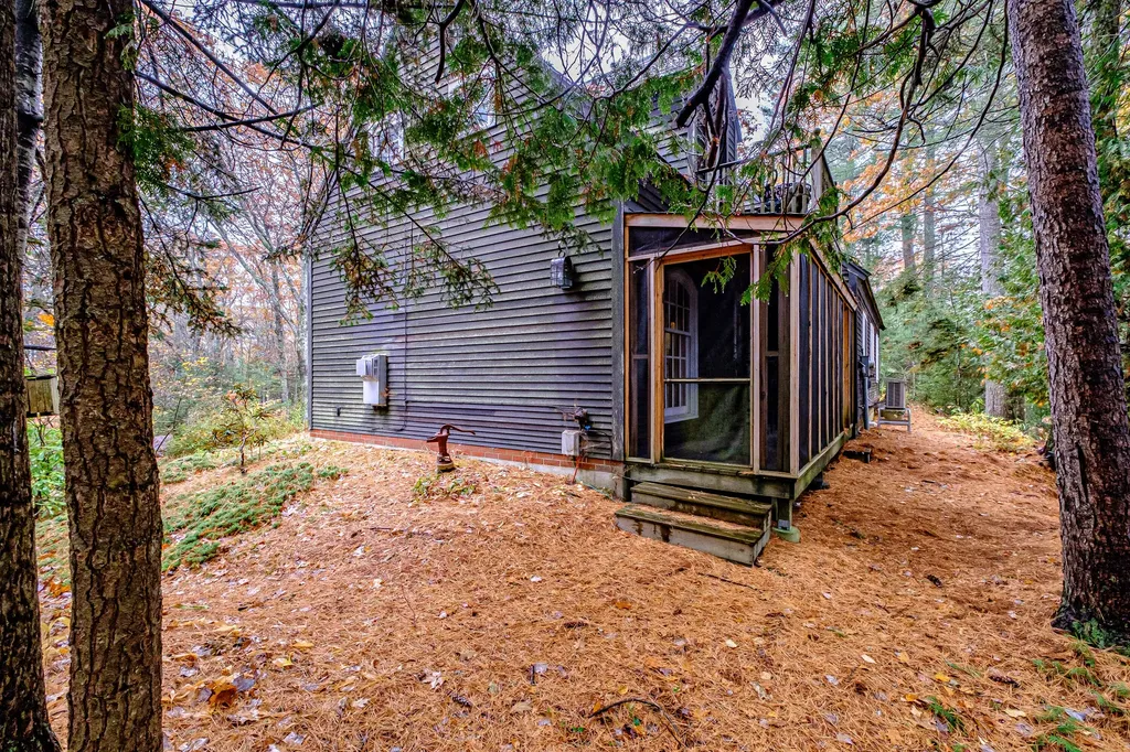 62 Woodward Point Road Brunswick ME 04011