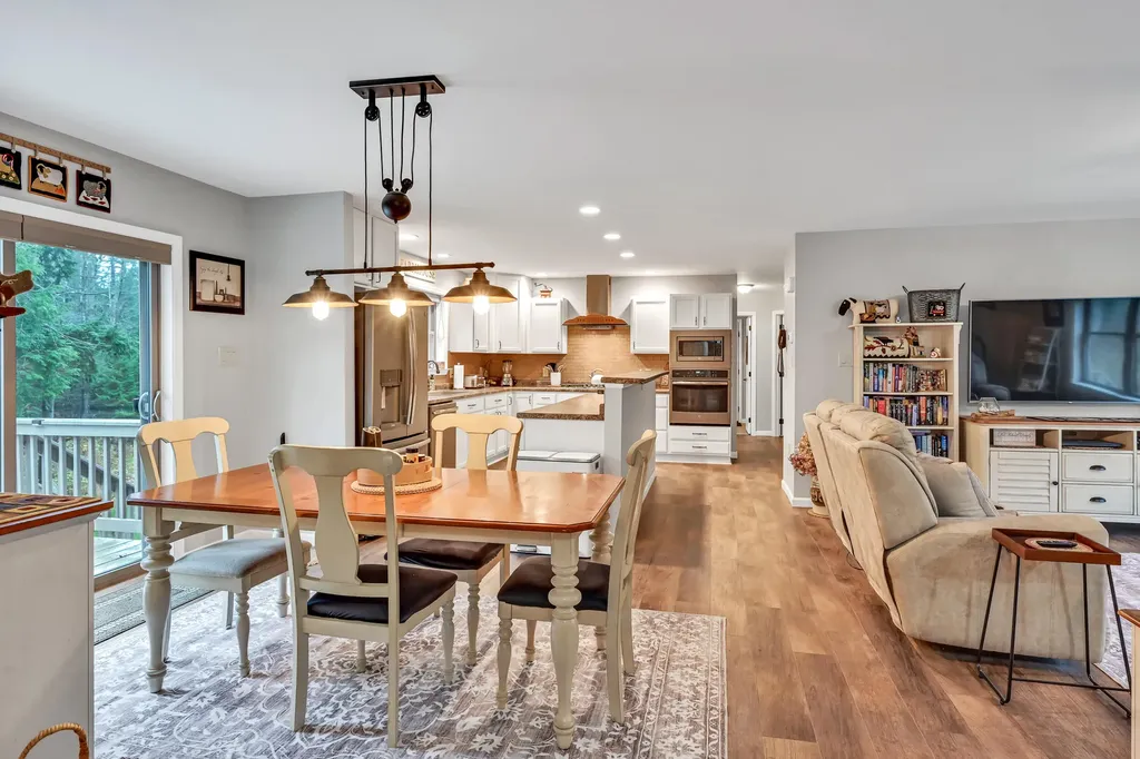 46 Woodland Drive West Gardiner ME 04345