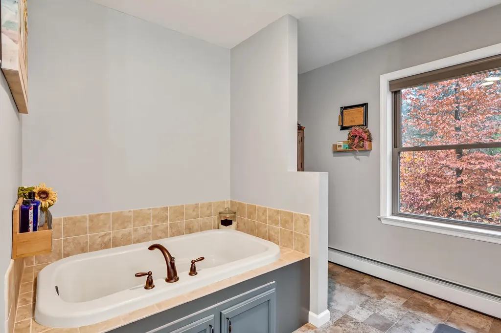 46 Woodland Drive West Gardiner ME 04345