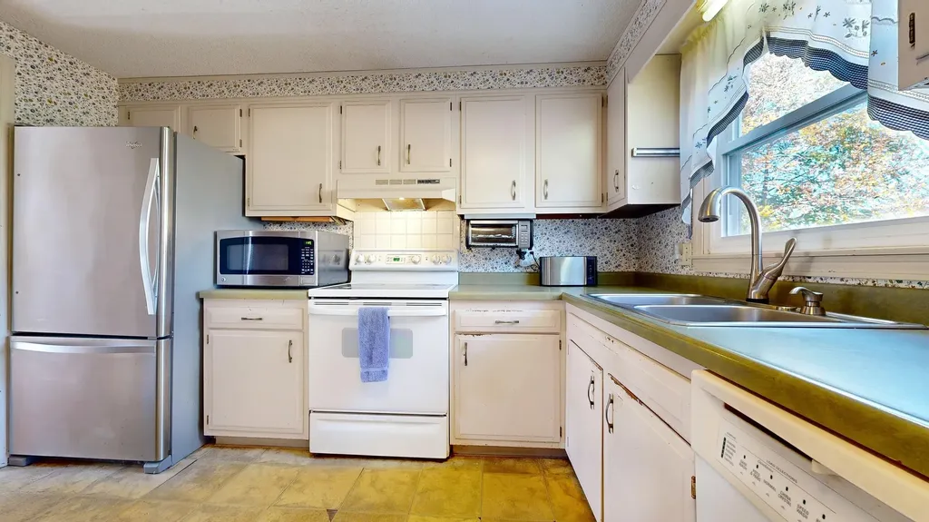 28 Maplewood Drive Gorham ME 04038