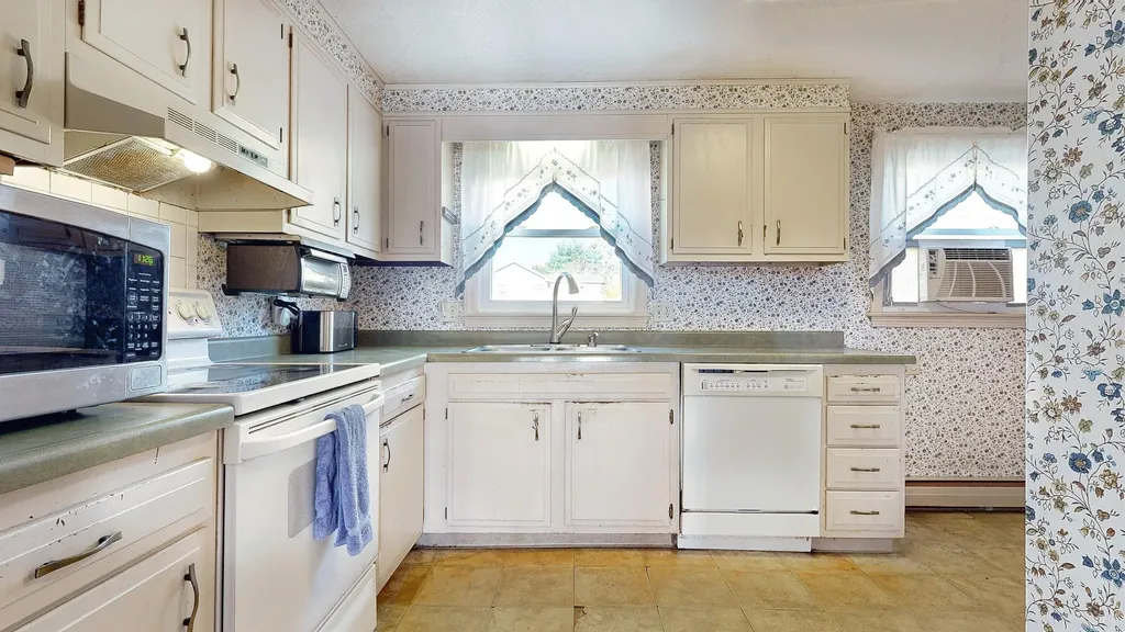 28 Maplewood Drive Gorham ME 04038
