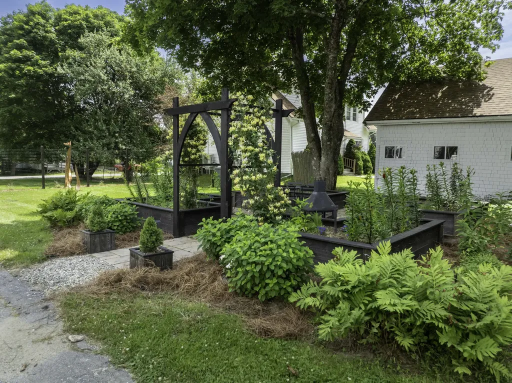 32 Broadway Machias ME 04654