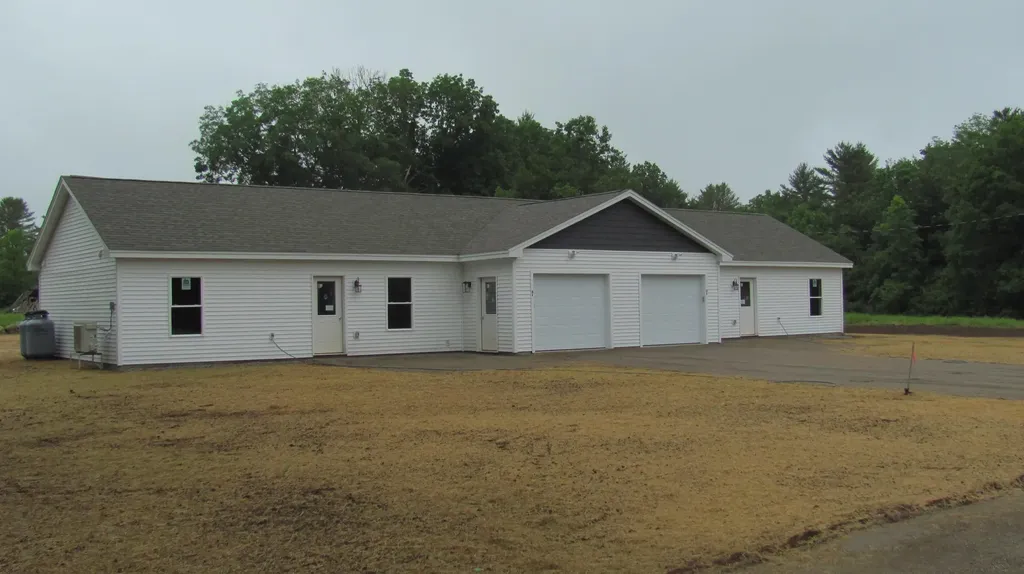 18 Thurlow Drive Oxford ME 04270