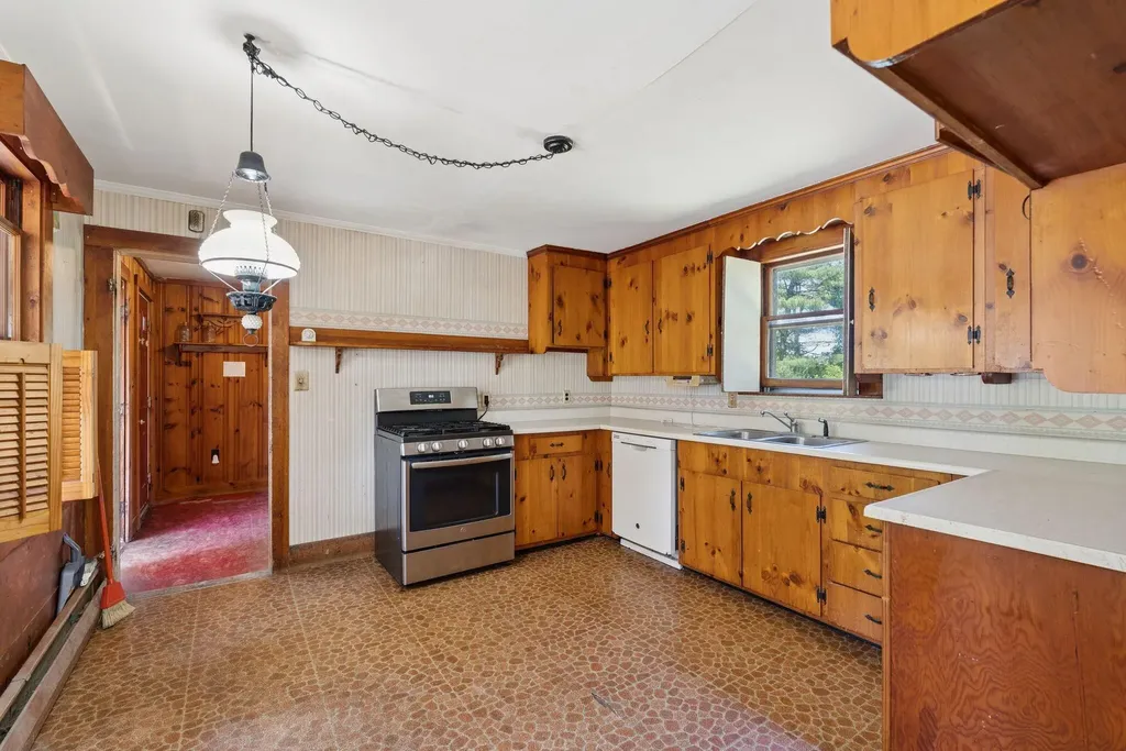 464 Gray Road Falmouth ME 04105