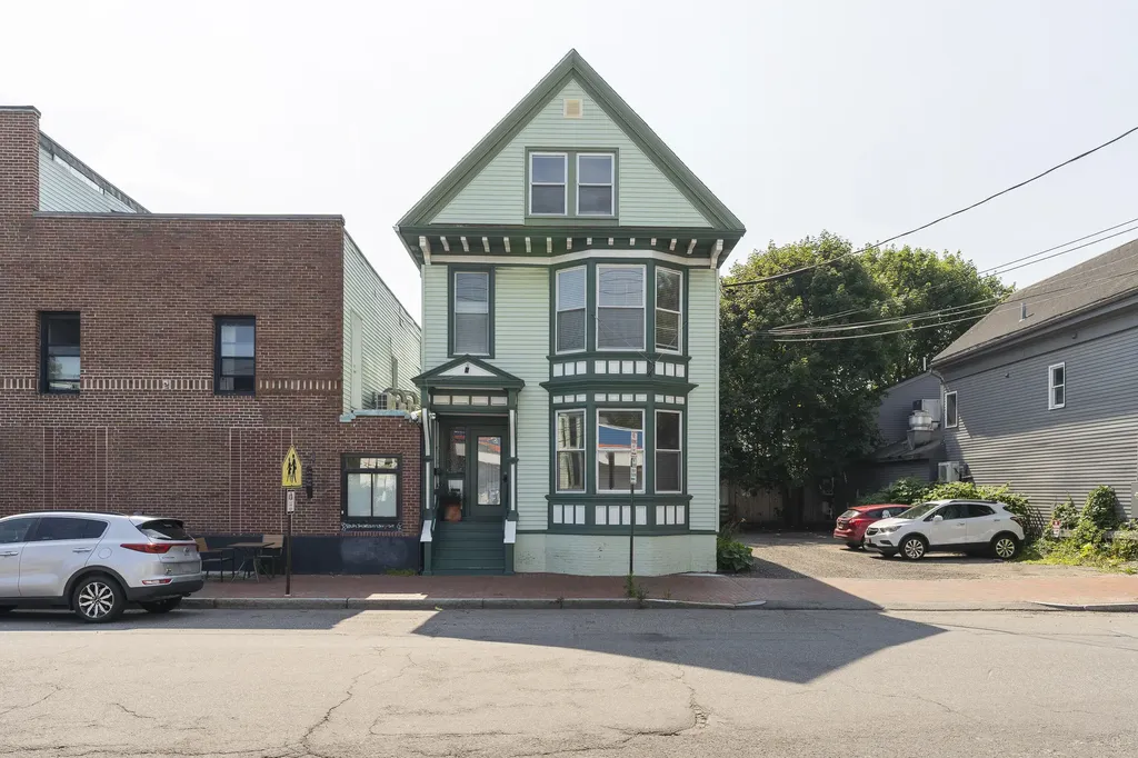 52 Pine Street Portland ME 04102