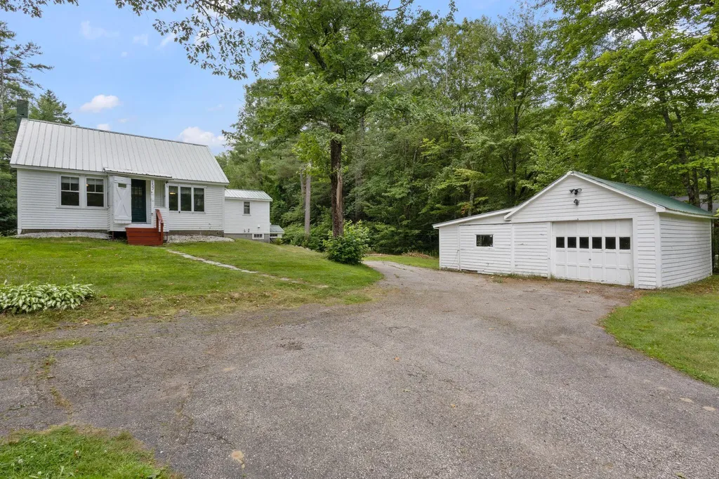 1422 Alfred Road Lyman ME 04002