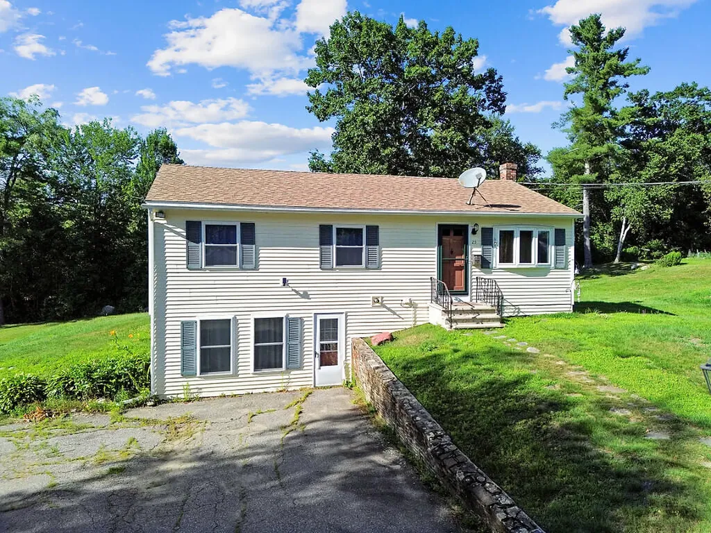 23 Mclaughlin Terrace Randolph ME 04346