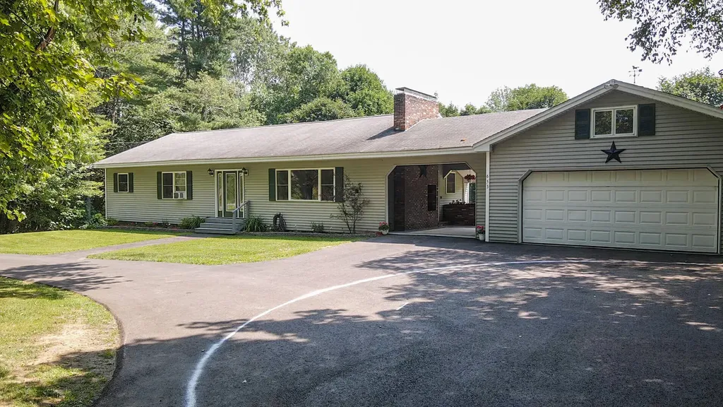653 Moosehead Trail Newport ME 04953