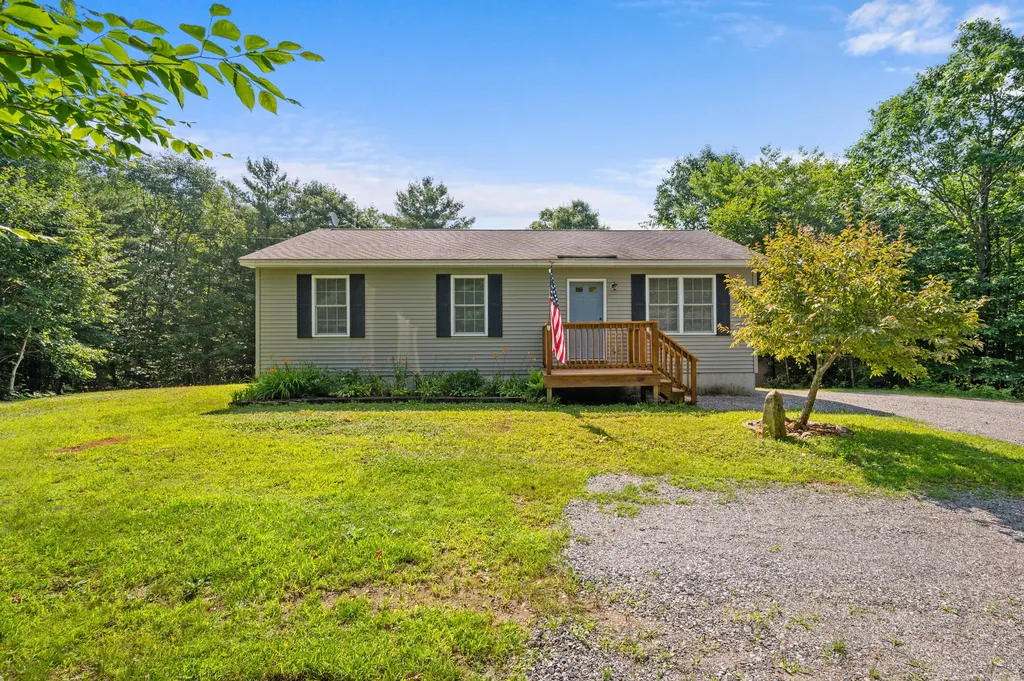 5 Randolph Lane Naples ME 04055