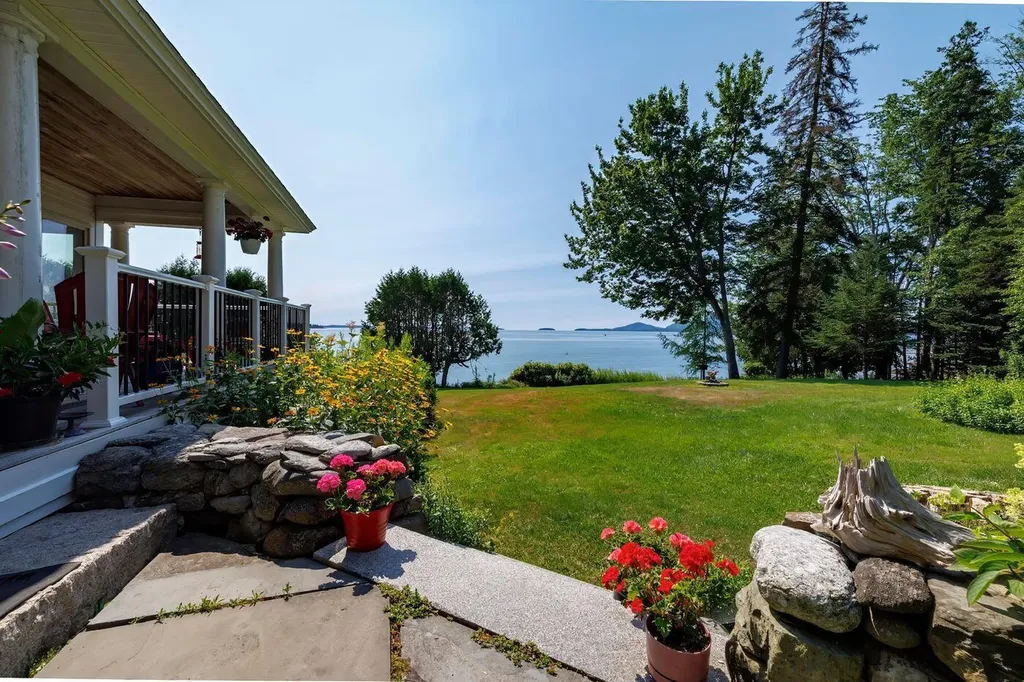 11 Ocean Bridge Boulevard Lamoine ME 04605