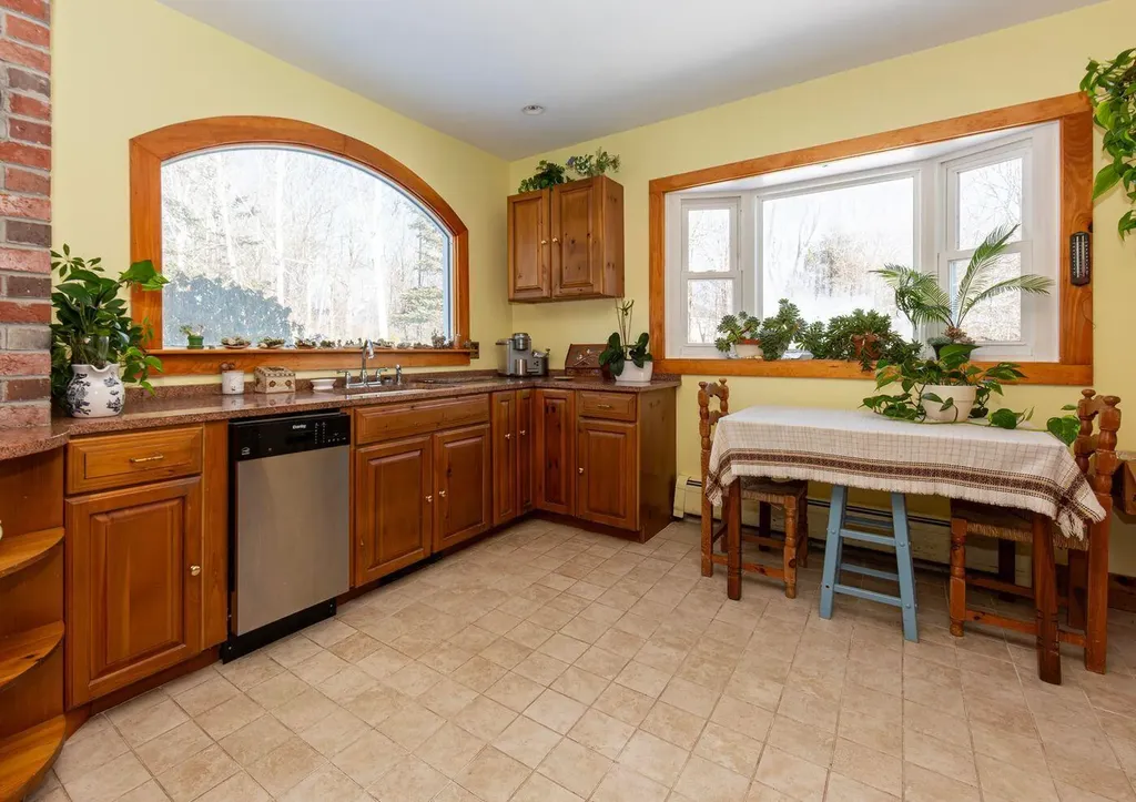 11 Ocean Bridge Boulevard Lamoine ME 04605