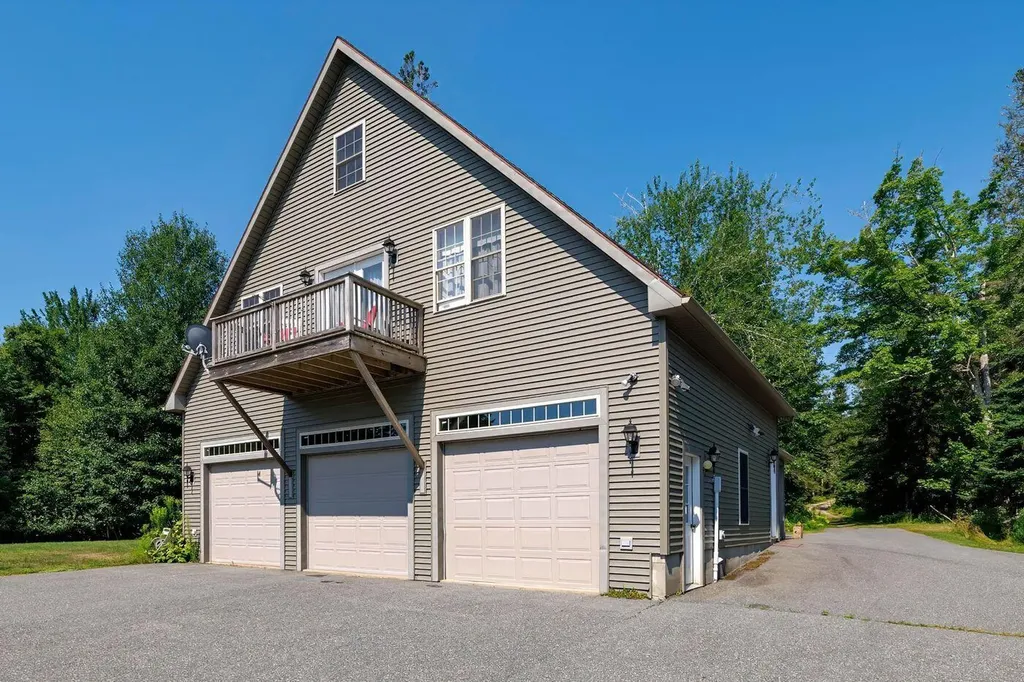 11 Ocean Bridge Boulevard Lamoine ME 04605