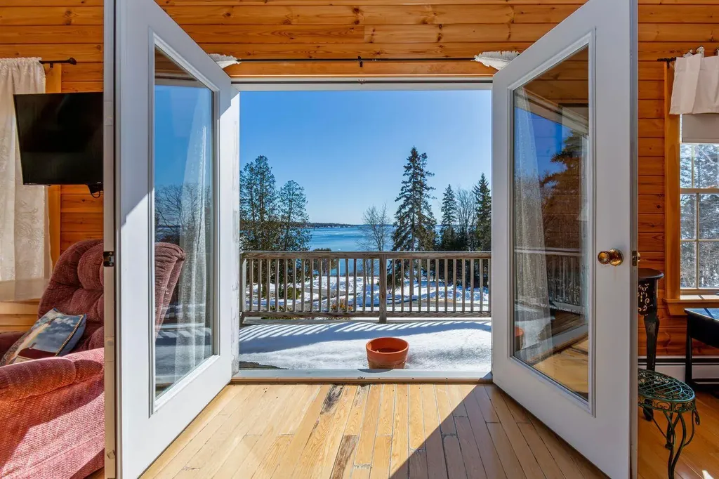 11 Ocean Bridge Boulevard Lamoine ME 04605