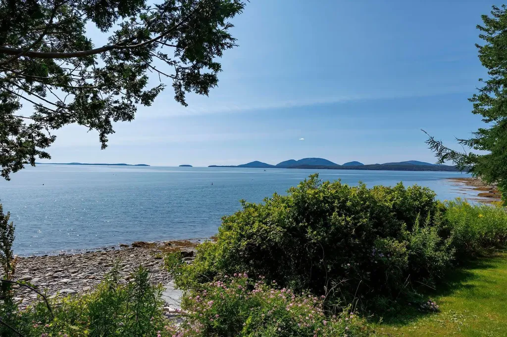 11 Ocean Bridge Boulevard Lamoine ME 04605