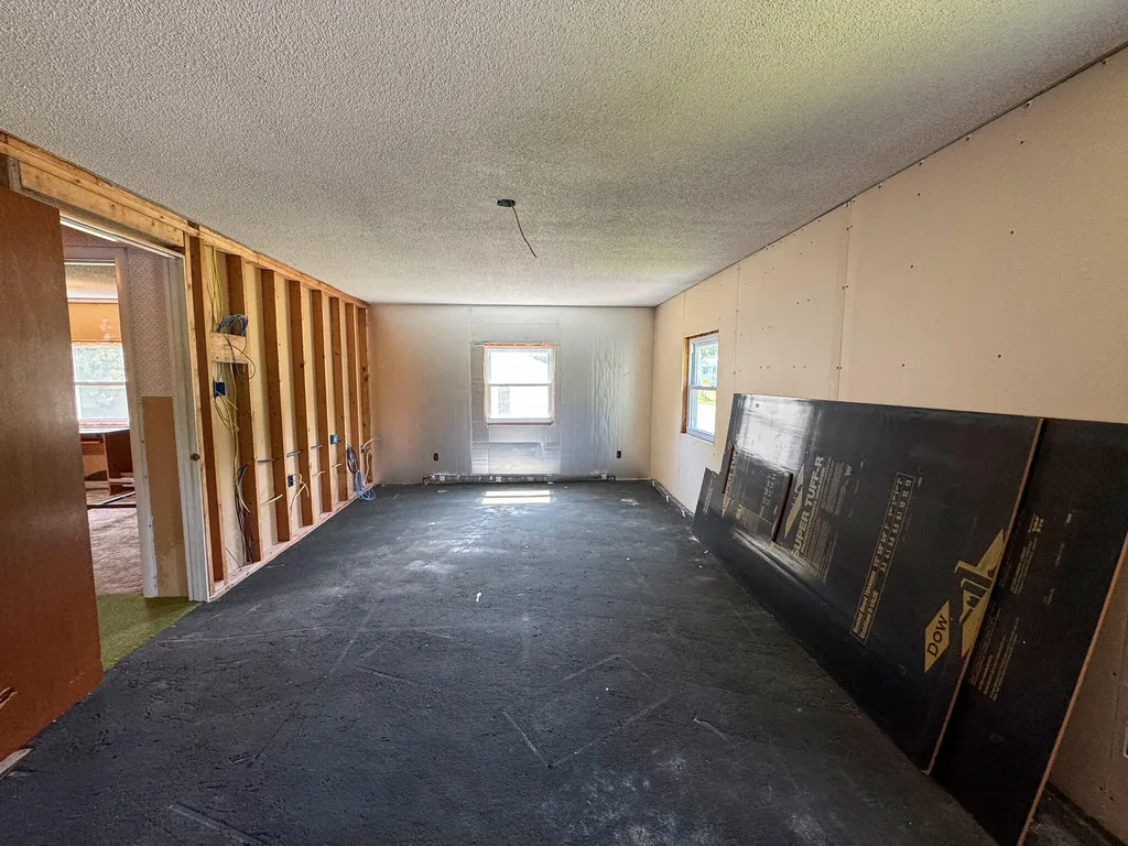 26 Hale Street Lincoln ME 04457