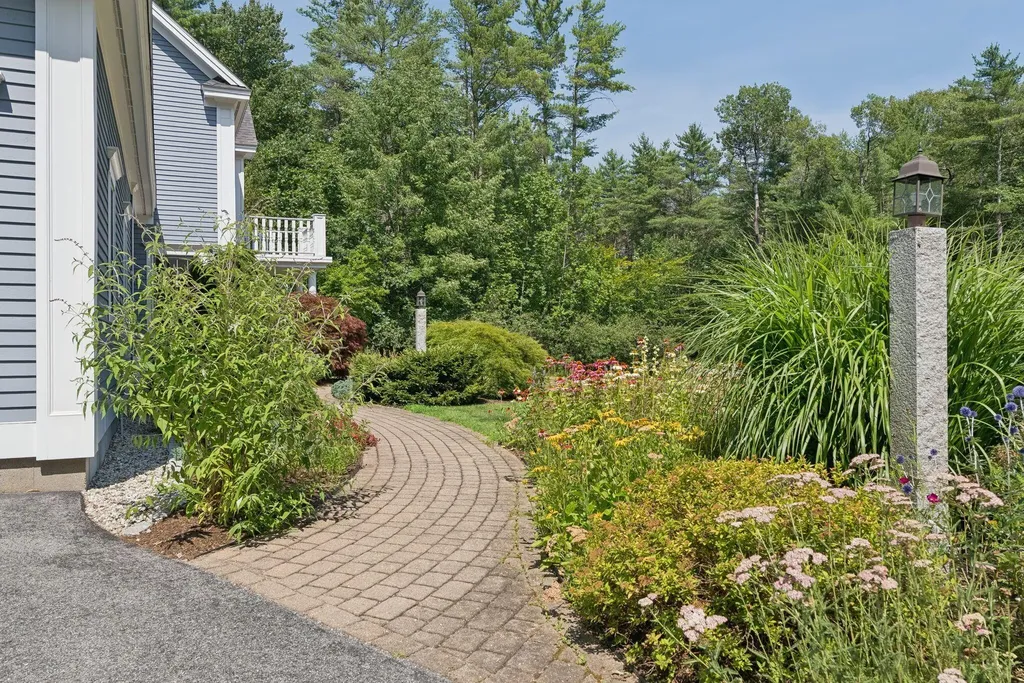 35 Paddock Way Falmouth ME 04105