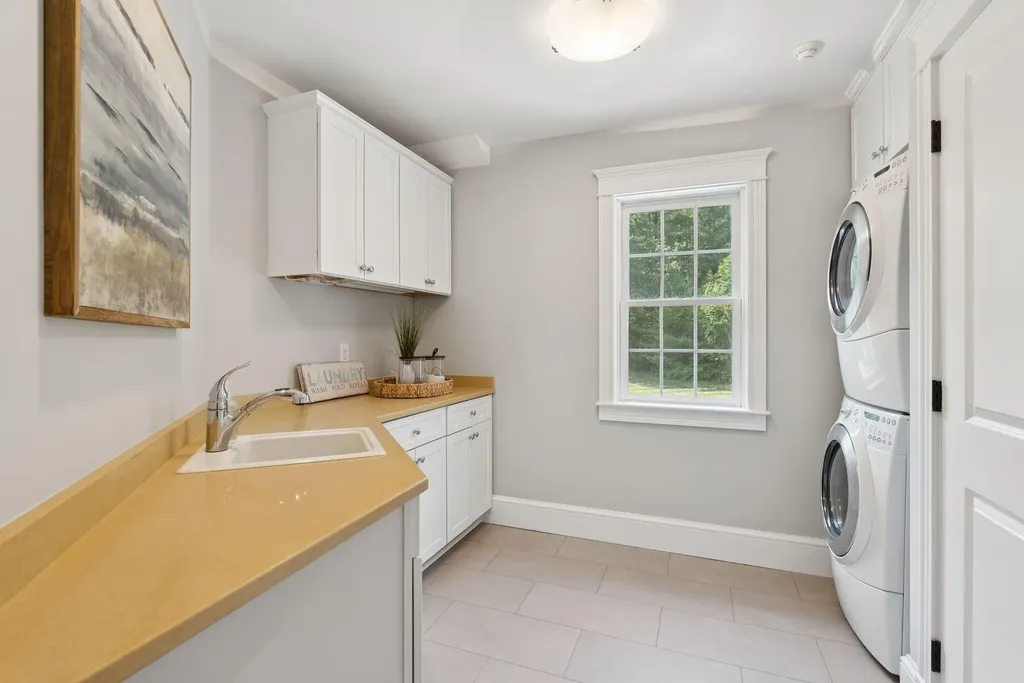 35 Paddock Way Falmouth ME 04105