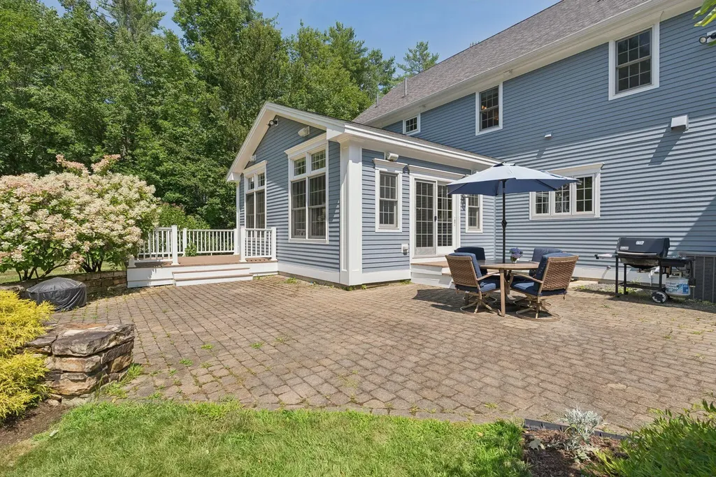 35 Paddock Way Falmouth ME 04105
