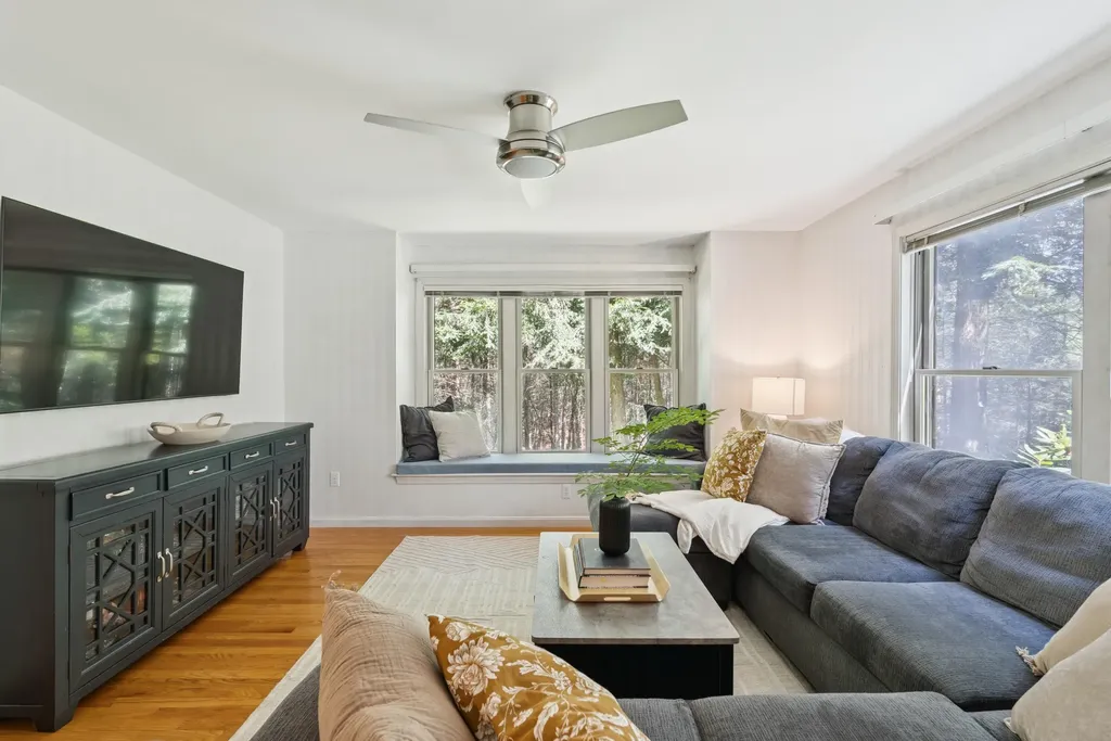65 Hunter Place Cape Elizabeth ME 04107