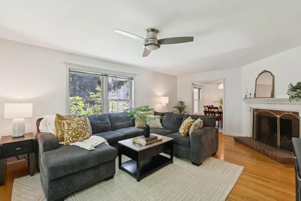 65 Hunter Place Cape Elizabeth ME 04107