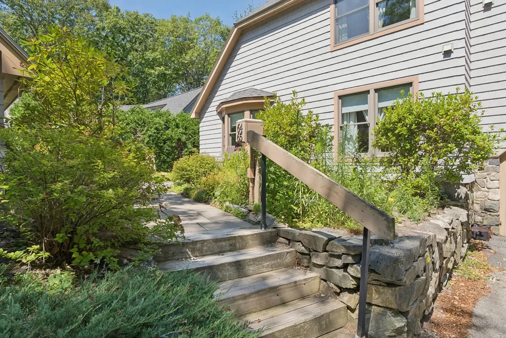 65 Hunter Place Cape Elizabeth ME 04107