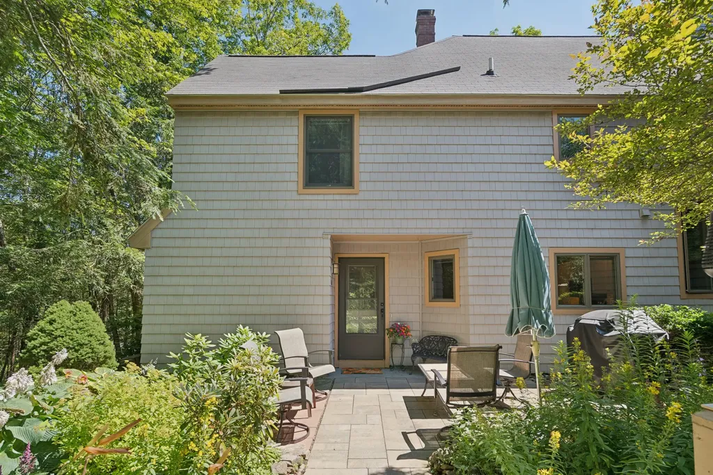 65 Hunter Place Cape Elizabeth ME 04107