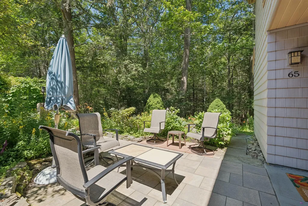 65 Hunter Place Cape Elizabeth ME 04107