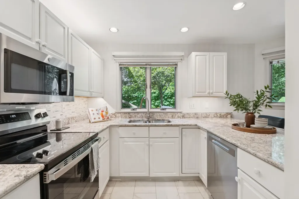 65 Hunter Place Cape Elizabeth ME 04107